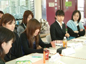 2007年度長期フィールドスタディ参加学生と2008年度参加予定学生との交流会を開催しました。